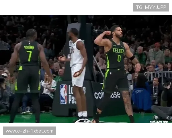 凯尔特人利用骑士换防沟通失误，塔图姆错位单打连续制造犯规